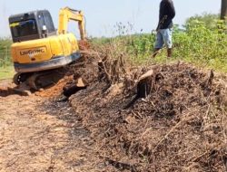 Tanggul Irigasi di Candra Jaya Dikeruk Alat Berat, Tanah Negara Diduga Dijual Seenaknya.