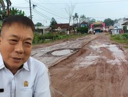 Abi Putra Soroti Truk Muatan Tinggi Diduga Rusak Jalan di Tubaba