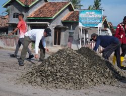 Gotong Royong Penambalan Jalan, Wujud Sinergi Pemerintah, Masyarakat, dan Swasta di Tubaba.