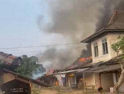 Kebakaran Hebat Melanda Pasar Mulya Kencana, 75 Persen Kios Hangus Terbakar.