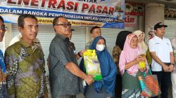 ‎Tekan Inflasi, Pemkab Tubaba Gelar Penetrasi Pasar dan Operasi Pasar Murah di Pulung Kencana.  ‎
