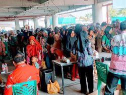 ‎Gerakan Penetrasi Pasar di Pulung Kencana Diserbu Warga, Minyak Goreng dan Beras Dijual Harga Terjangkau. ‎