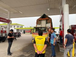 Unit Tipidter Sat Reskrim Polres Tulang Bawang Barat laksanakan sidak SPBU adanya Laporan antrean panjang pengisian BBM Antisipasi Praktek Kecurangan.